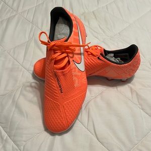 Nike phantom vnm cleats for soccer